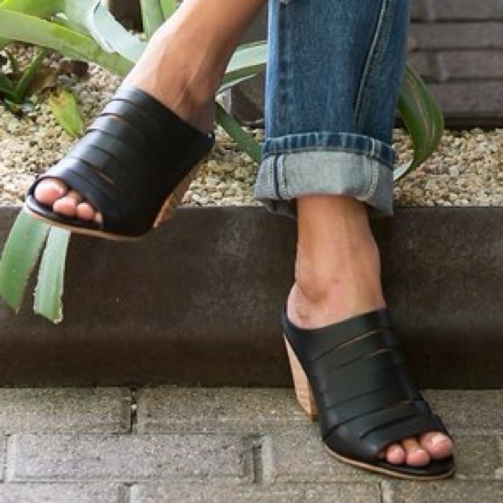 FORTRESS OF INCA Gaby Black Leather Mule 39 / 9